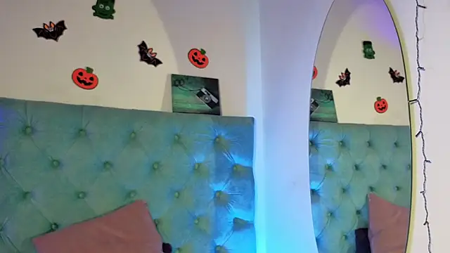 Paola Lyon  online show from 11-29-25, 06:02