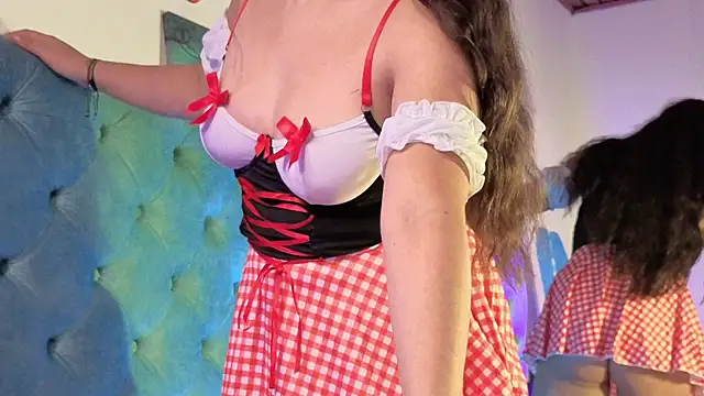 Paola Lyon  online show from 10-31-25, 08:00