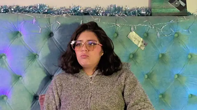 Paola Lyon  online show from 01-10-26, 07:04