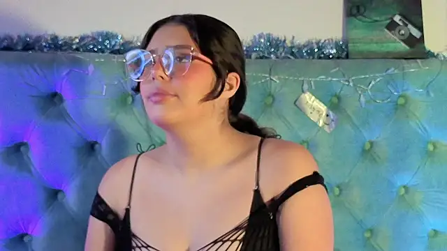 Paola Lyon  online show from 01-12-26, 12:45