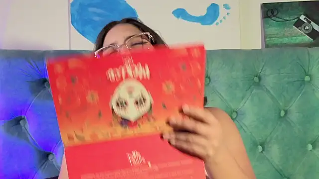 Paola Lyon  online show from 04-16-26, 06:30