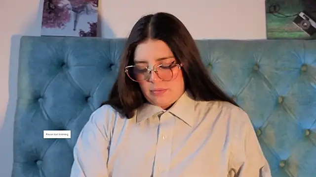 Paola Lyon  online show from 09-26-25, 06:48