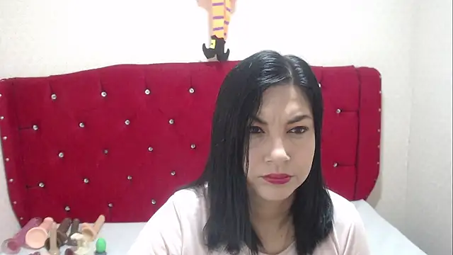 AdaFawxx online show from 10-16-25, 04:21