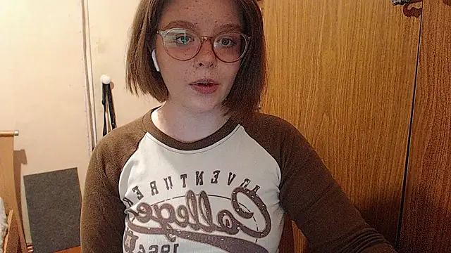 Snapshot of Chmiri_cb chatting on 12-18-24, 05:42 Chmiri cb online show from 12-18-24, 05:42