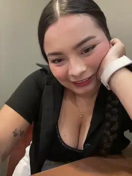 Snapshot of aneesa_darzi chatting on 02-07-25, 10:09 aneesa darzi online show from 02-07-25, 10:09