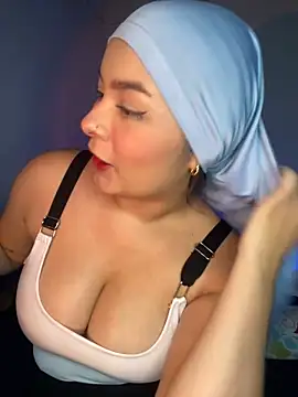 Snapshot of aneesa_darzi chatting on 12-04-24, 12:57 aneesa darzi online show from 12-04-24, 12:57