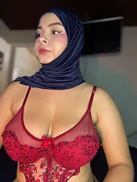 Snapshot of aneesa_darzi chatting on 06-23-26, 05:00 aneesa darzi online show from 06-23-26, 05:00