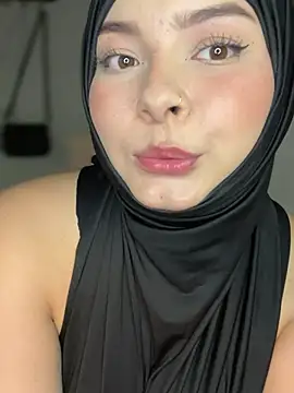 Snapshot of aneesa_darzi chatting on 01-31-25, 09:37 aneesa darzi online show from 01-31-25, 09:37