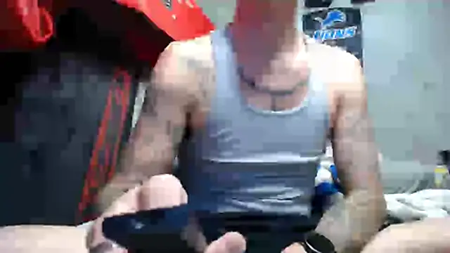 Snapshot of hugdick1977 chatting on 05-02-26, 03:45 hugdick1977 online show from 05-02-26, 03:45