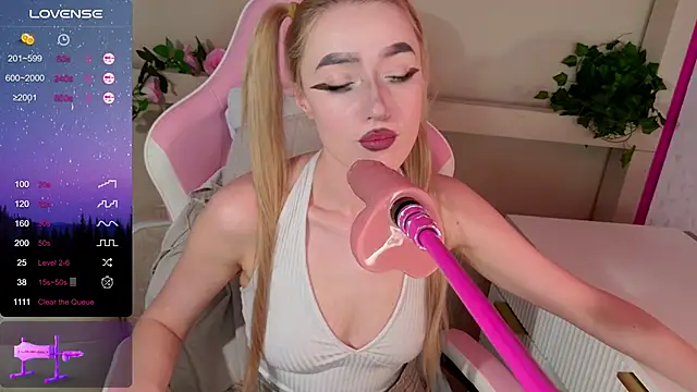 LeonaEviann online show from 04-14-26, 01:32