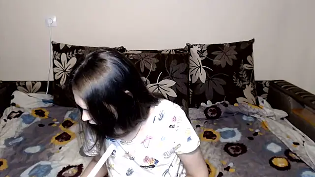 Snapshot of Nika_Shiny chatting on 06-01-26, 05:18 Nika Shiny online show from 06-01-26, 05:18