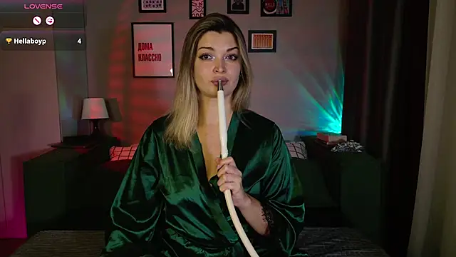 Snapshot of LancasterLady chatting on 10-18-25, 02:52 LancasterLady online show from 10-18-25, 02:52