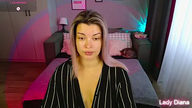 Snapshot of LancasterLady chatting on 10-20-25, 06:59 LancasterLady online show from 10-20-25, 06:59
