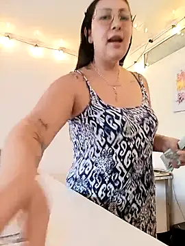 my-kitty online show from 12-17-25, 10:37