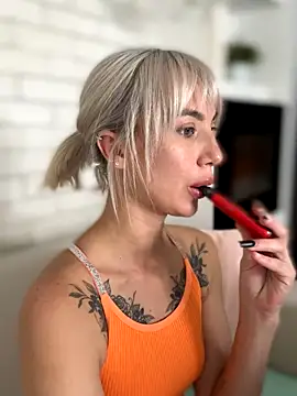 MiaMinx online show from 10-22-25, 12:54