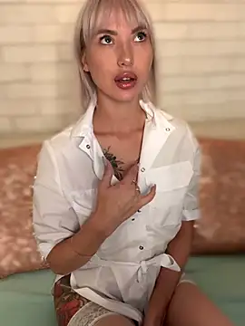 MiaMinx online show from 10-15-25, 11:57