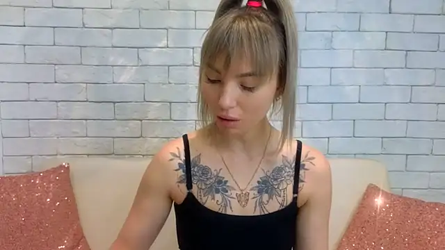 MiaMinx online show from 01-30-25, 10:19