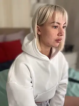 MiaMinx online show from 10-31-25, 11:33