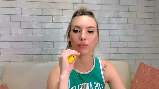 MiaMinx online show from 02-07-25, 04:37