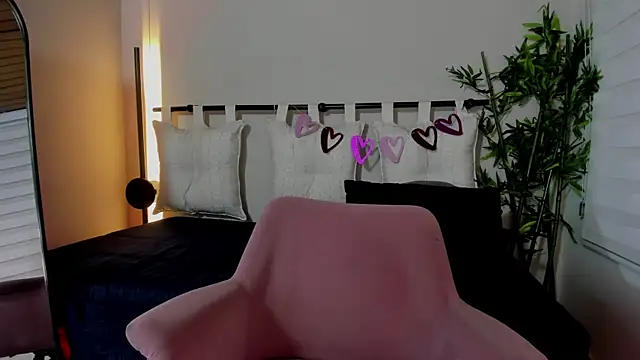 pamela anderson  online show from 02-18-25, 04:04