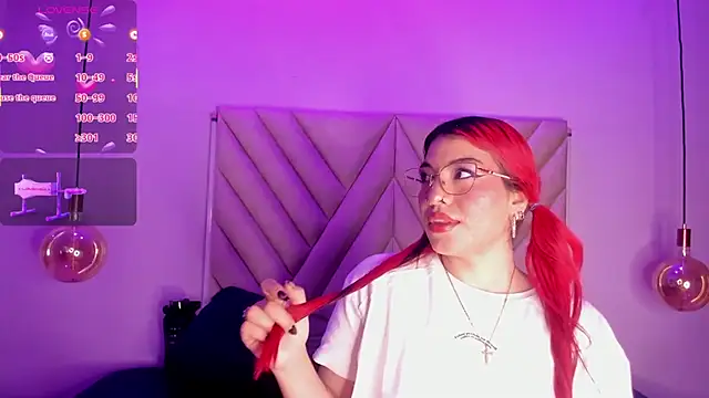 EmmaSwift  online show from 11-24-25, 01:27