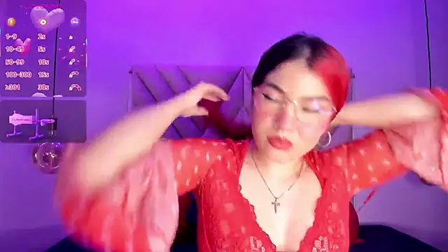 EmmaSwift  online show from 10-27-25, 03:40