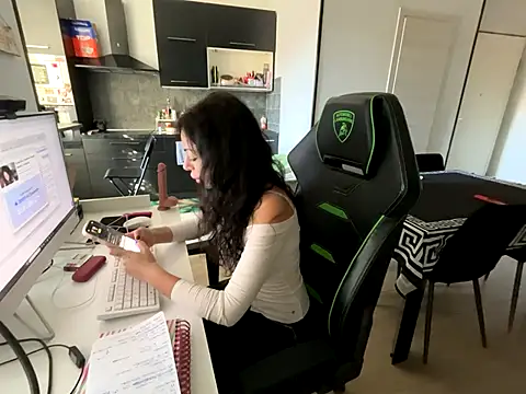 Snapshot of Chloe_Ricci chatting on 11-10-25, 07:57 Chloe Ricci online show from 11-10-25, 07:57