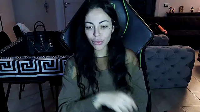 Snapshot of Chloe_Ricci chatting on 11-08-25, 08:34 Chloe Ricci online show from 11-08-25, 08:34