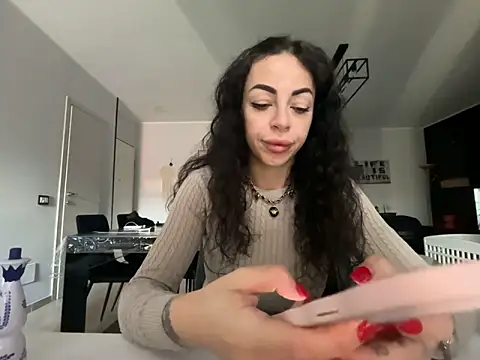 Snapshot of Chloe_Ricci chatting on 12-01-25, 08:04 Chloe Ricci online show from 12-01-25, 08:04