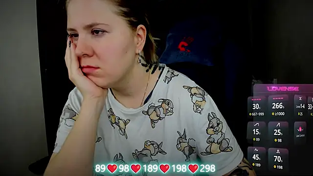 Olivia Munk online show from 10-26-25, 03:18