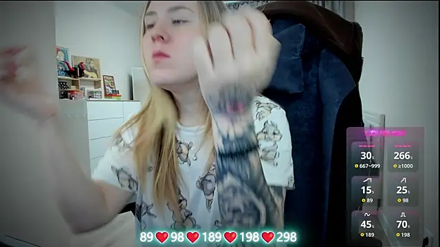 Olivia Munk online show from 11-18-25, 03:54