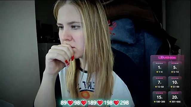 Olivia Munk online show from 11-22-25, 04:00