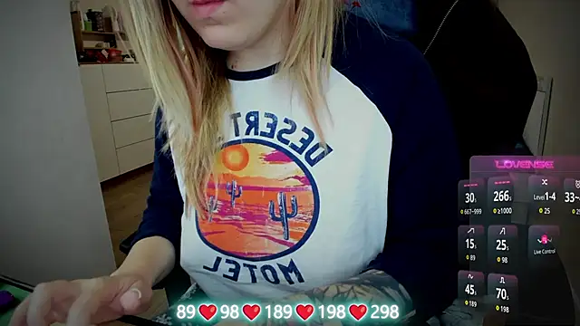 Snapshot of Olivia_Munk chatting on 09-19-25, 04:05 Olivia Munk online show from 09-19-25, 04:05
