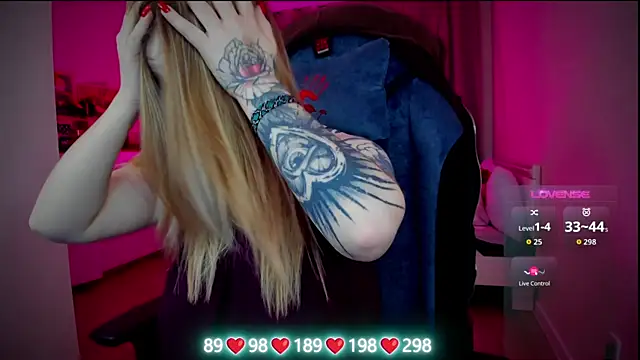 Olivia Munk online show from 11-11-25, 04:51