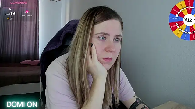 Snapshot of Olivia_Munk chatting on 02-19-25, 06:44 Olivia Munk online show from 02-19-25, 06:44