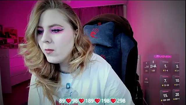 Olivia Munk online show from 11-25-25, 04:35