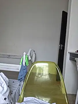 Kamdollie online show from 12-23-25, 07:29