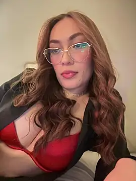 Snapshot of MichelleFerry_ chatting on 02-02-25, 04:05 MichelleFerry online show from 02-02-25, 04:05