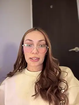 Snapshot of MichelleFerry_ chatting on 01-24-25, 03:00 MichelleFerry online show from 01-24-25, 03:00