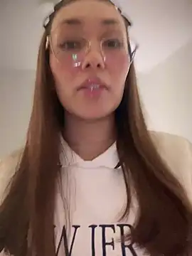 Snapshot of MichelleFerry_ chatting on 01-22-25, 03:52 MichelleFerry online show from 01-22-25, 03:52