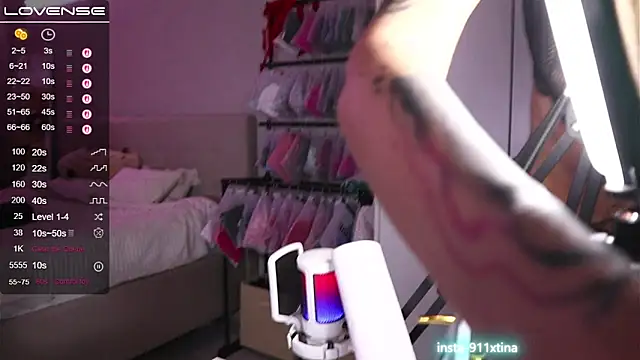 Break-me-Shake-me online show from 10-25-25, 04:33