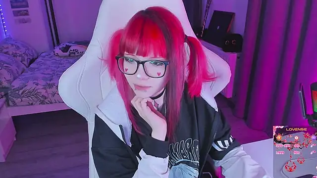 Snapshot of Yumi_Youkai chatting on 10-15-25, 02:32 Yumi Youkai online show from 10-15-25, 02:32