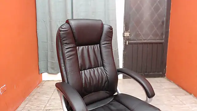 Snapshot of LAURA_CRAIZY chatting on 02-14-25, 01:34 LAURA CRAIZY online show from 02-14-25, 01:34