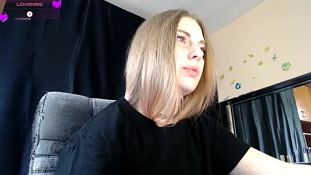 Snapshot of Aqualen chatting on 04-27-26, 11:41 Aqualen online show from 04-27-26, 11:41