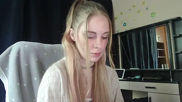 Snapshot of Aqualen chatting on 05-15-26, 09:40 Aqualen online show from 05-15-26, 09:40