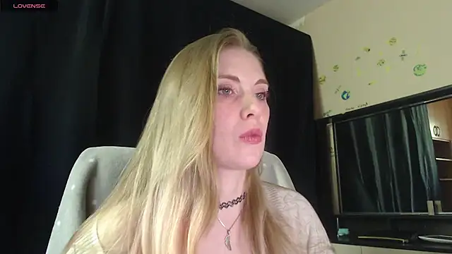 Snapshot of Aqualen chatting on 05-16-26, 09:41 Aqualen online show from 05-16-26, 09:41