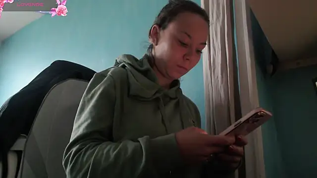 Snapshot of BabyNila chatting on 12-10-24, 02:28 BabyNila online show from 12-10-24, 02:28