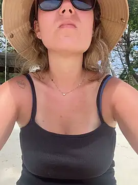 Snapshot of BabyNila chatting on 02-12-26, 04:45 BabyNila online show from 02-12-26, 04:45