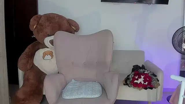 Snapshot of selene_king2 chatting on 06-19-26, 12:33 selene king2 online show from 06-19-26, 12:33