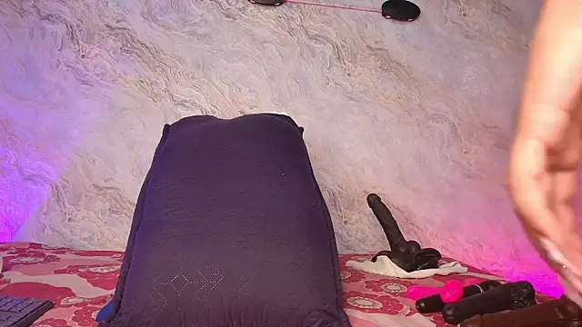 jones maddy  online show from 09-13-25, 12:05